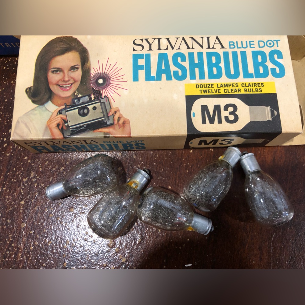 4 Boxes of Vintage Flashbulbs All Made in Canada Not Tested - Picture 3 of 5
